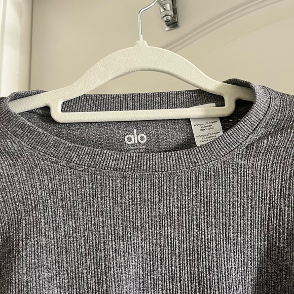 Alo Yoga Exhale Long Sleeve Top Shirt Gray, women’s size Medium - Picture 7 of 8